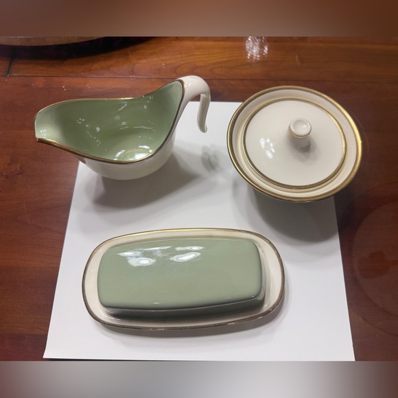 Taylor, Smith & Taylor Celadon green 3 piece set - Picture 2 of 16